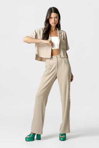 Camisa Cropped Com Bolsos - AREIA