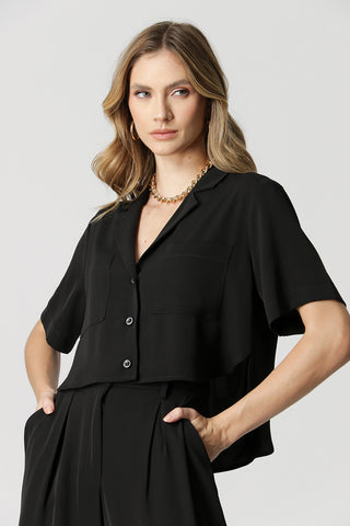 Camisa Cropped Com Bolsos - PRETO