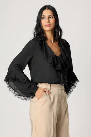 Blusa fluida de crepé con volante y encaje - NEGRO