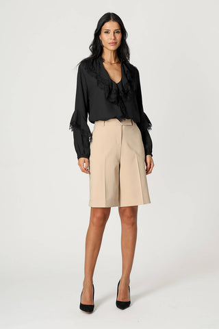 Blusa fluida de crepé con volante y encaje - NEGRO