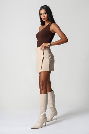 Blusa Ombro Único Botões Dourados Diferenciados