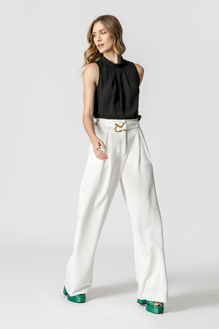 Blusa Com Pregas Na Gola - PRETO