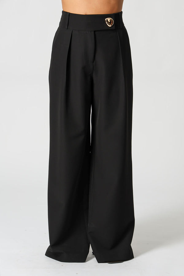 Calça Minimalista Alfaiataria com Botão Dourado