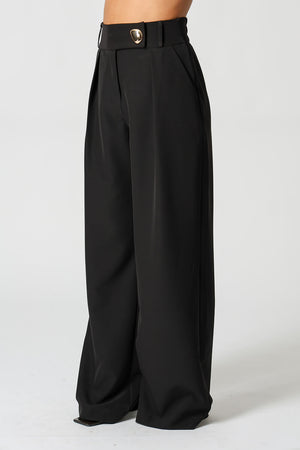 Calça Minimalista Alfaiataria com Botão Dourado