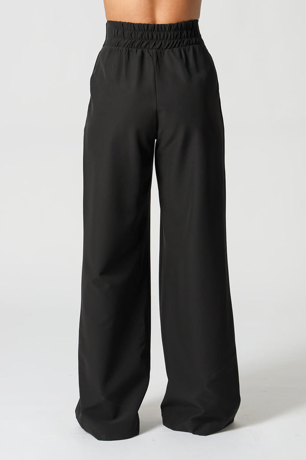 Calça Minimalista Alfaiataria com Botão Dourado