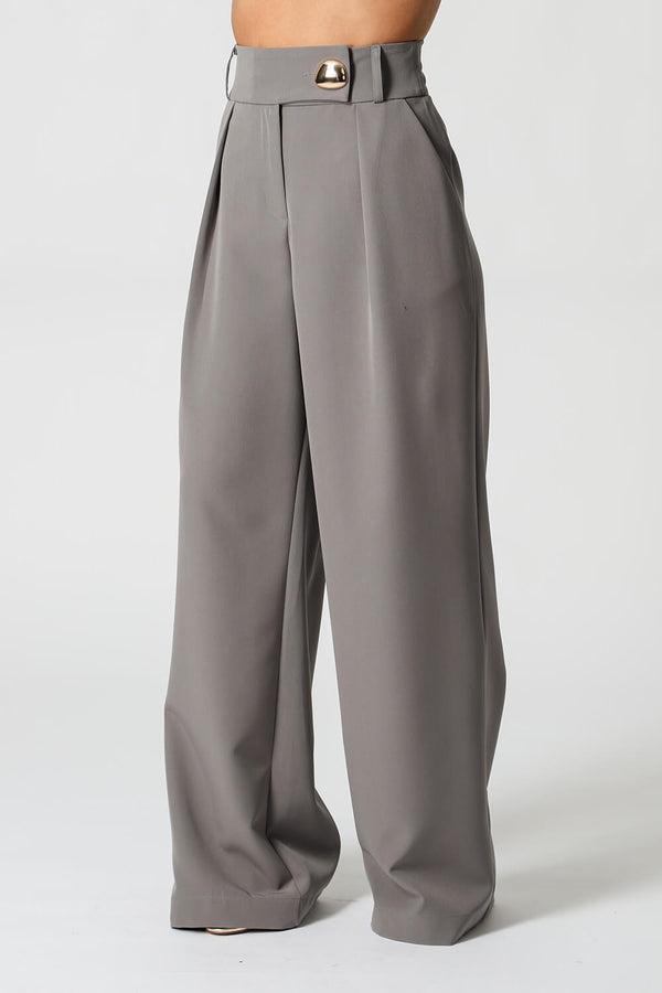 Calça Minimalista Alfaiataria com Botão Dourado