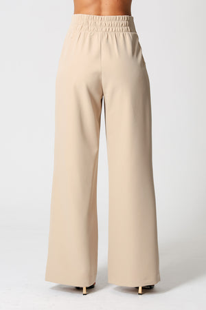 Calça Pantalona Cós Minimalista Com Botão Dourado