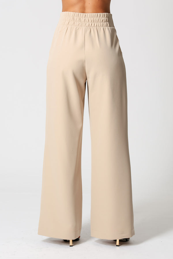 Calça Pantalona Cós Minimalista Com Botão Dourado