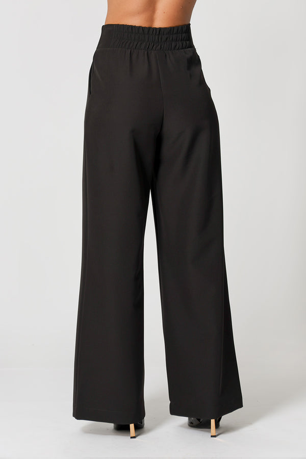 Calça Pantalona Cós Minimalista Com Botão Dourado