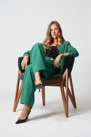 Pantalones minimalistas de pierna ancha con botón dorado - GARRAFA