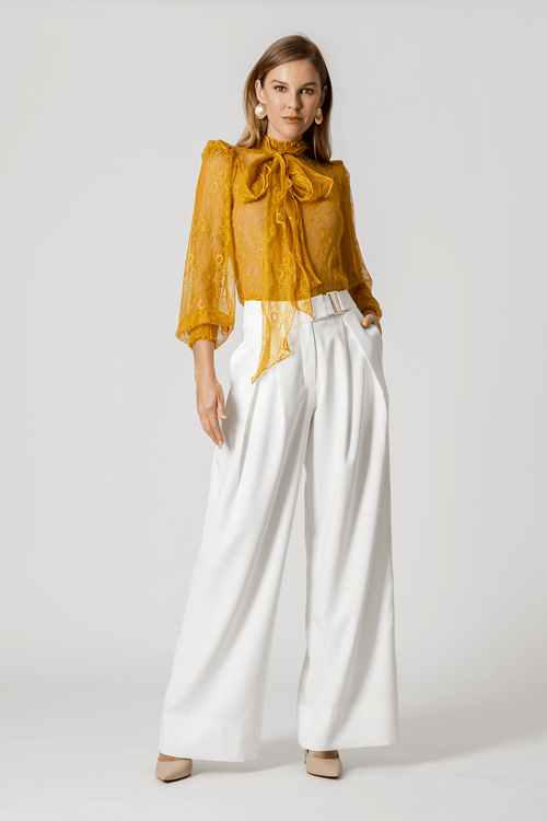 Blusa Gola Alta Com Laço De Renda