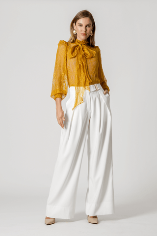 Blusa Gola Alta Com Laço De Renda - MOSTARDA