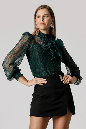 Blusa Gola Alta Com Laço De Renda