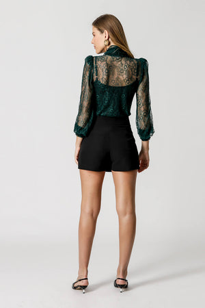 Blusa Gola Alta Com Laço De Renda