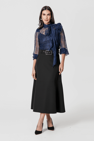 Blusa Gola Alta Com Laço De Renda