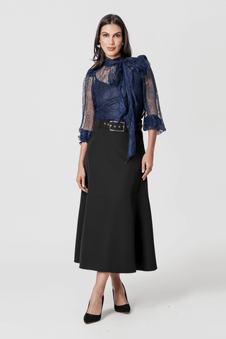 Blusa de cuello alto con lazo de encaje - AZUL MARINO