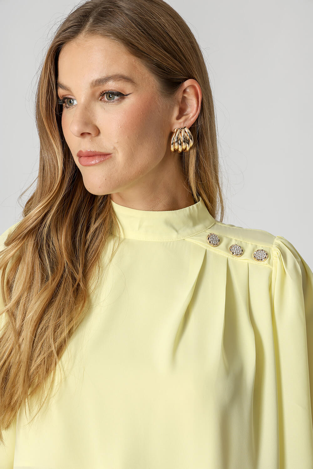 AMARELO