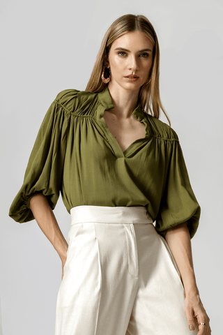 Blusa con detalles fruncidos y canesú - MUSGO CLARO