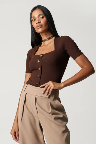 Blusa con botones delanteros - CAFÉ