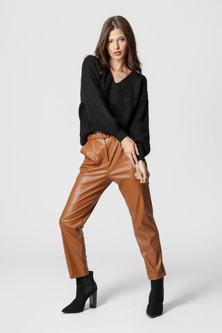Blusa de manga larga con cuello en V - NEGRA