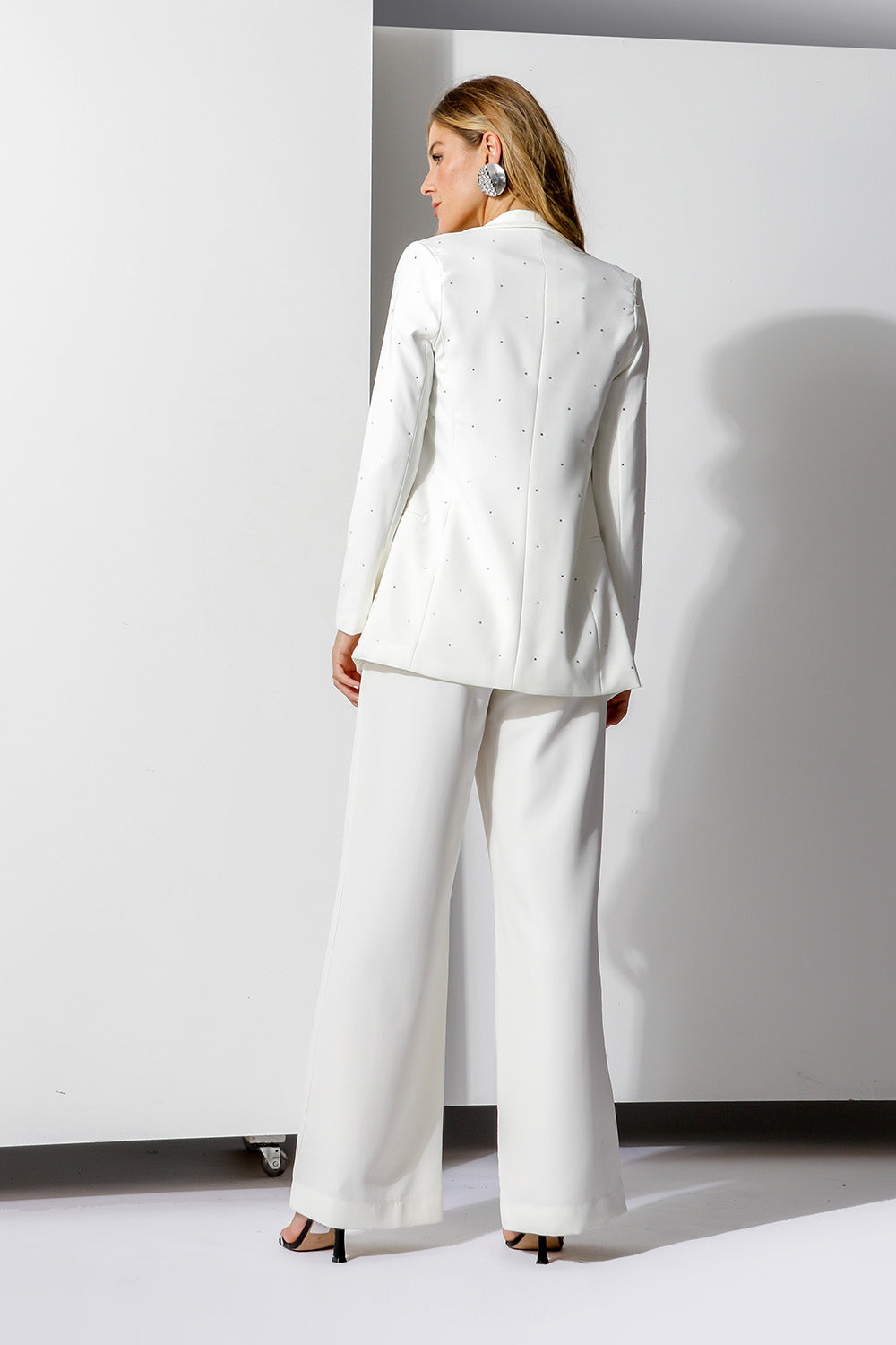 OFF WHITE