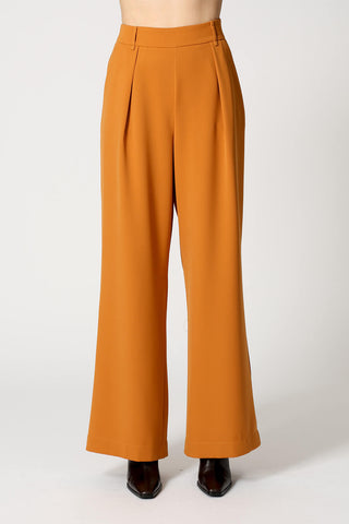Pantalón ancho con cinturilla fina y pliegues delanteros - CARAMELO