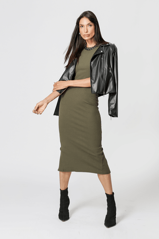 Vestido midi de canalé con sisa americana - MUSGO