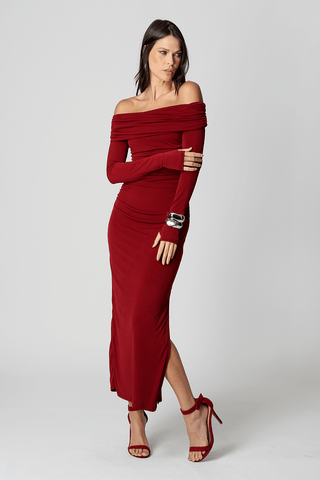 Vestido con hombros descubiertos y abertura - VINHO ESC