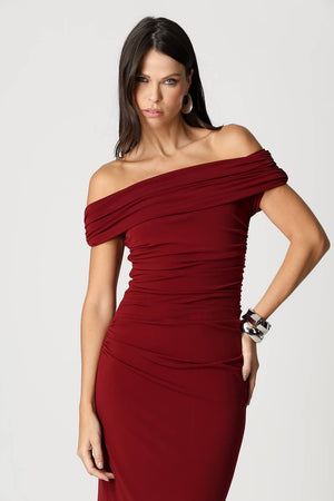 Vestido Ombro a Ombro Com Fenda