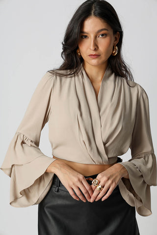 Blusa Transpassada Com Babados - GELO ESC