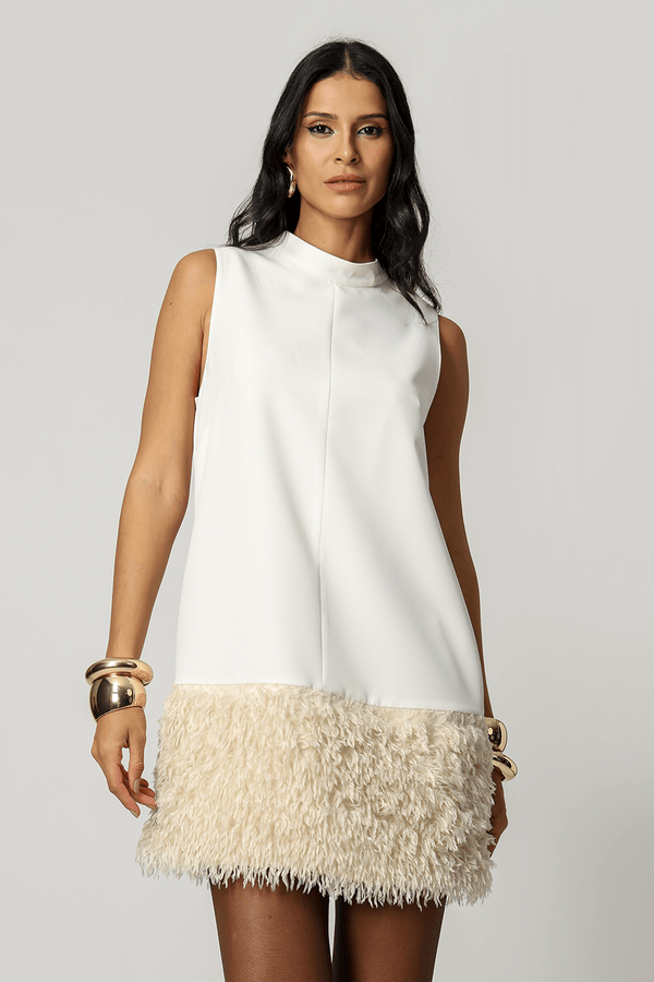 Vestido Sem Manga Com Plumas na Barra