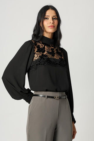Blusa con detalles de guipur y puños con pliegues y botones - NEGRO