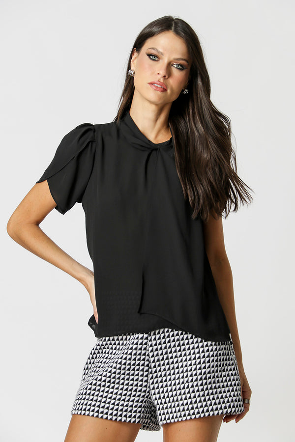 Blusa Com Faixa No Decote