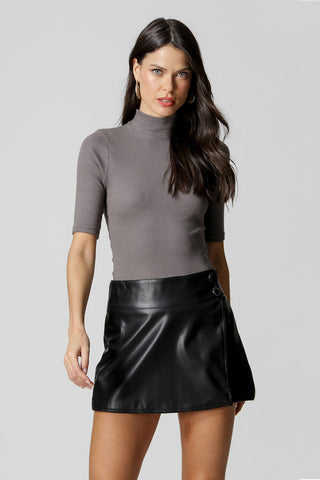 Blusa Gola Alta Com Manga Curta Canelada - CHUMBO