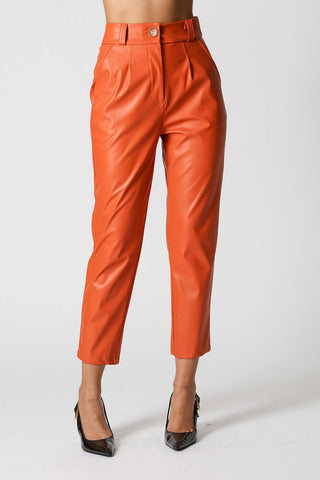 Calça Cenoura Em Couro Sintético - TELHA