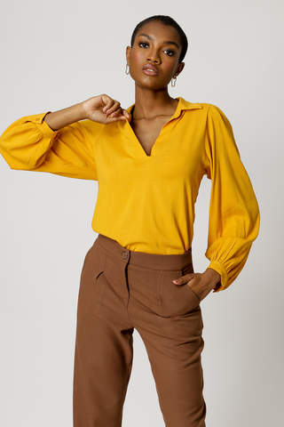 Blusa con mangas abullonadas - MOSTAZA
