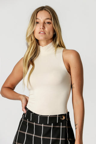 Blusa de cuello alto - BEIGE