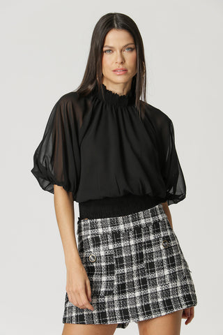 Blusa con cuello y bajo con volantes - NEGRO