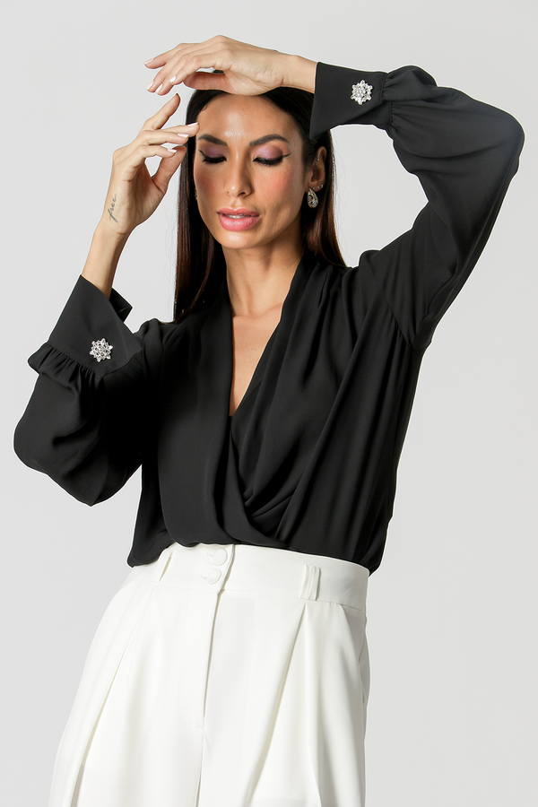 Blusa Com Botão de Strass