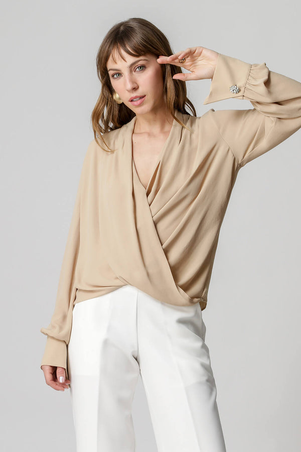 Blusa Com Botão de Strass