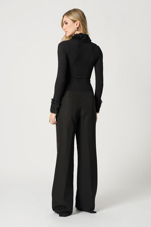 Blusa Com Zíper e Plumas