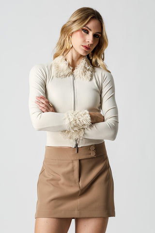 Blusa Com Zíper e Plumas - GELO