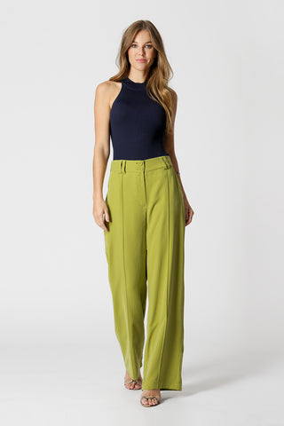 Calça Modelagem Reta Com Nervura Frontal - OLIVA