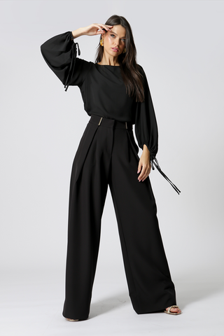 Blusa con mangas de lazo - NEGRA