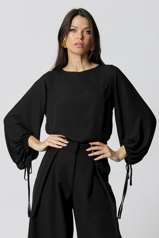 Blusa con mangas de lazo - NEGRA