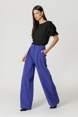 Blusa con mangas voluminosas - NEGRO