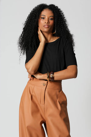 Blusa Decote Canoa Com Amarracão