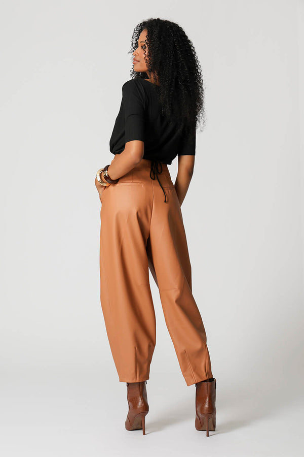 Blusa Decote Canoa Com Amarracão