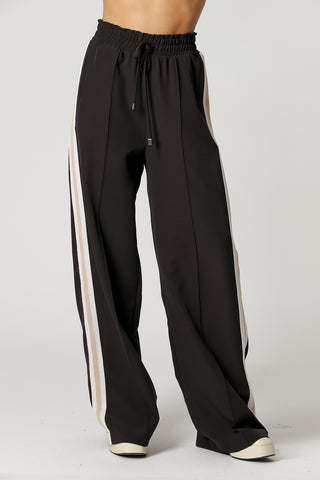 Calça Aviamento Lateral - PRETO