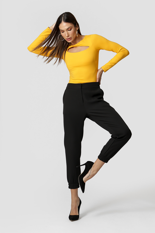 Blusa con escote torcido - MOSTAZA 3